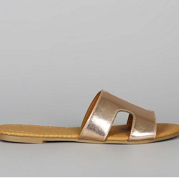 SALE NEW Metallic Rose Gold Slip-on sandals - Picture 3 of 7